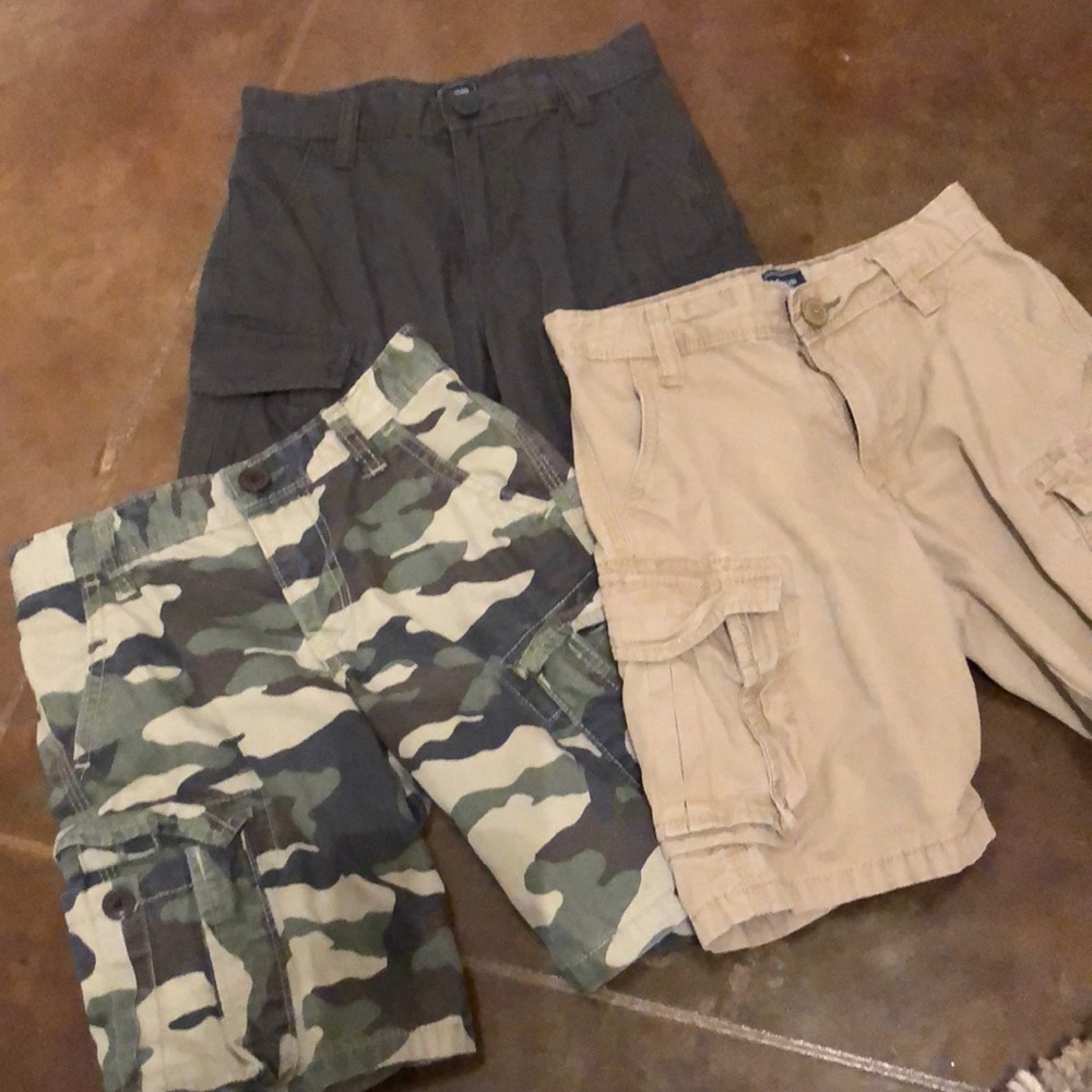 Boy’s GAP cargo shorts EUC 1 pair never worn